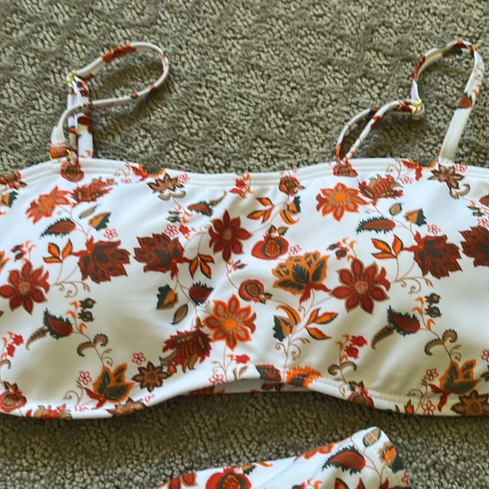 Bikini - Picture 4 of 5